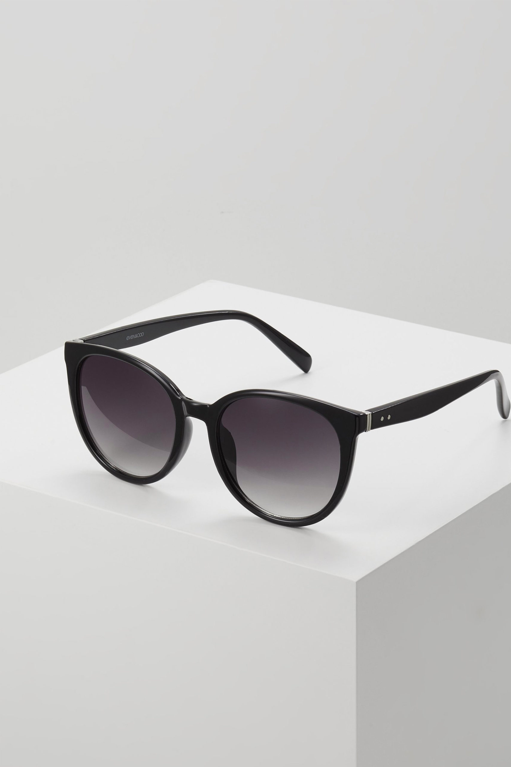 Black sunglasses